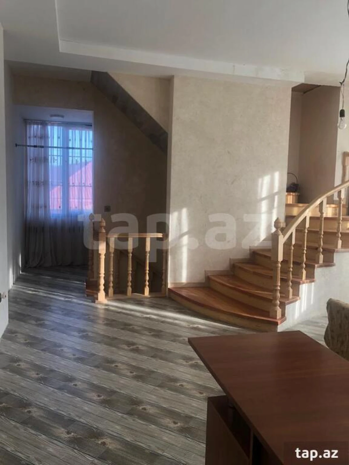 Satılır 8 otaqlı həyət evi