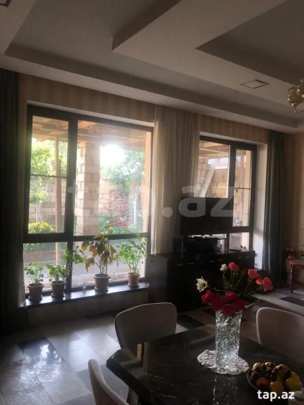 Satılır 8 otaqlı həyət evi