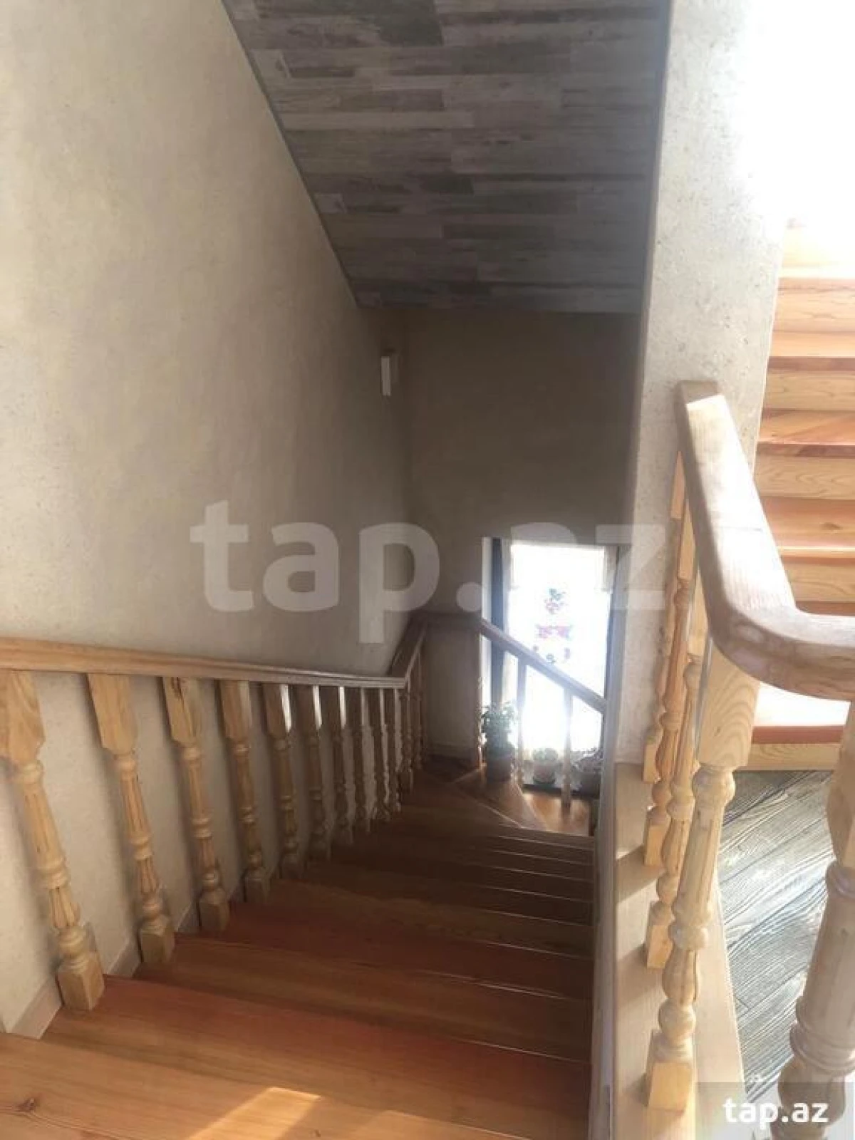 Satılır 8 otaqlı həyət evi