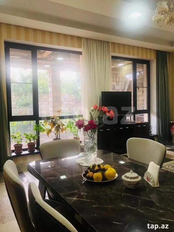 Satılır 8 otaqlı həyət evi