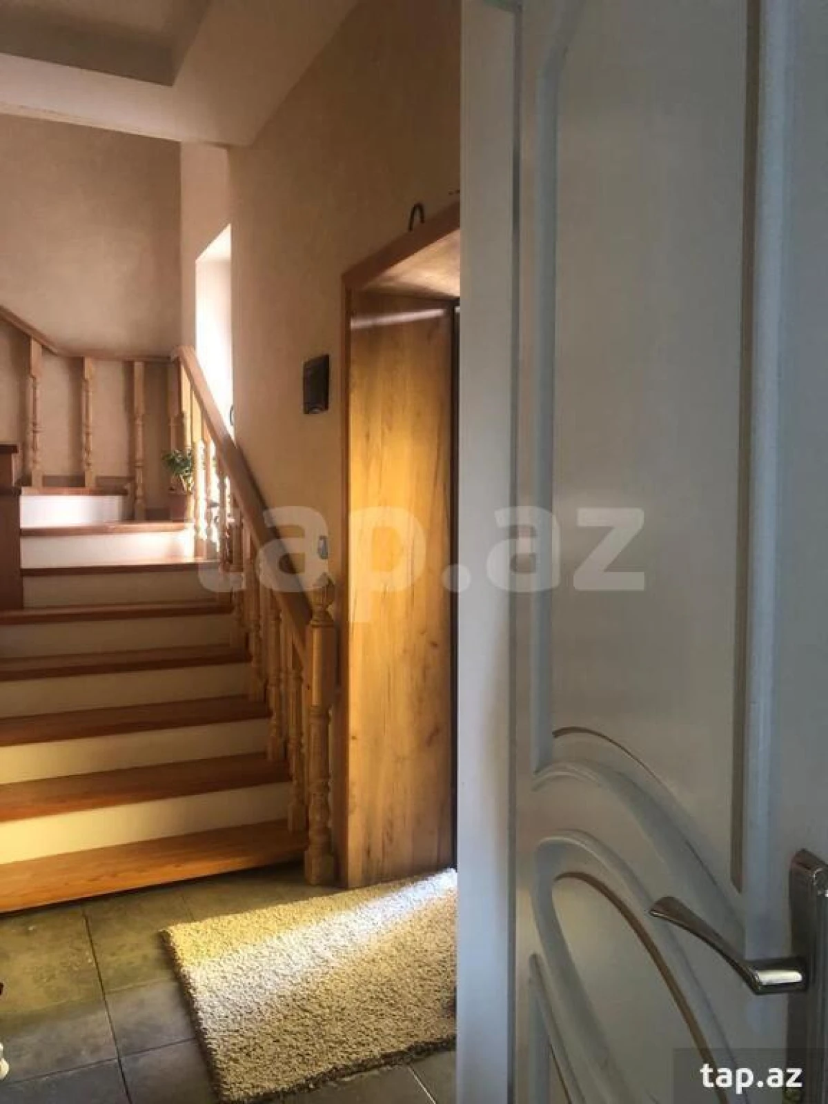 Satılır 8 otaqlı həyət evi