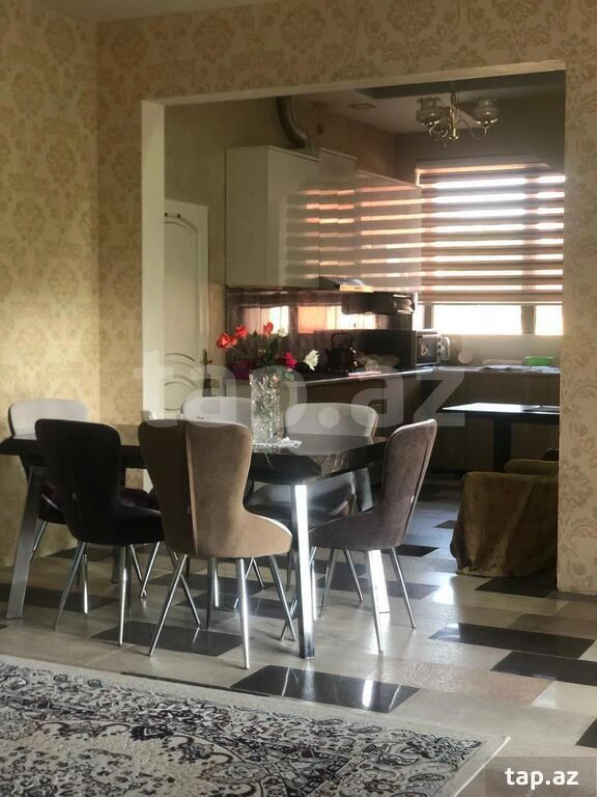 Satılır 8 otaqlı həyət evi