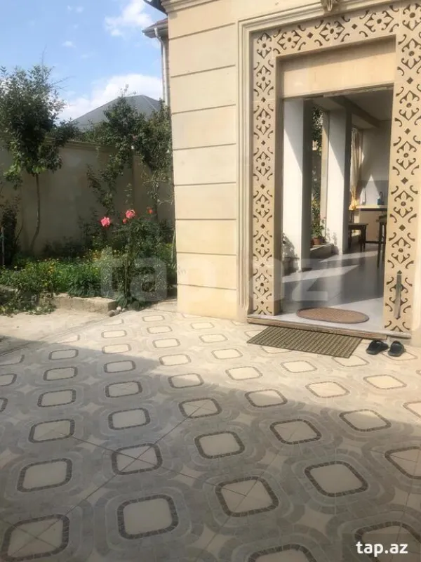 Satılır 8 otaqlı həyət evi