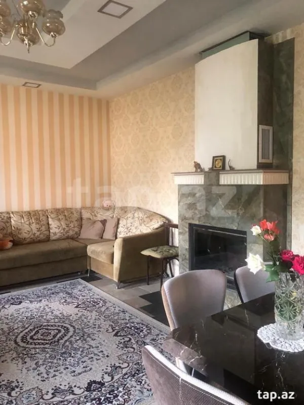 Satılır 8 otaqlı həyət evi