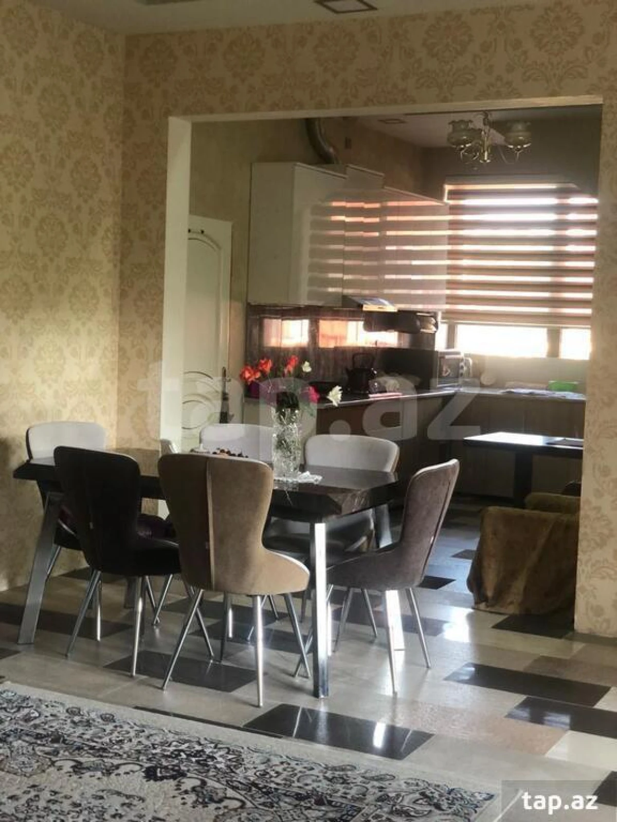 Satılır 8 otaqlı həyət evi