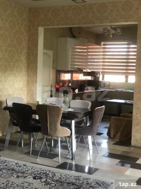 Satılır 8 otaqlı həyət evi