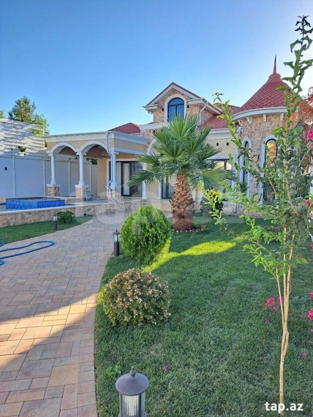 Satılır 4 otaqlı həyət evi