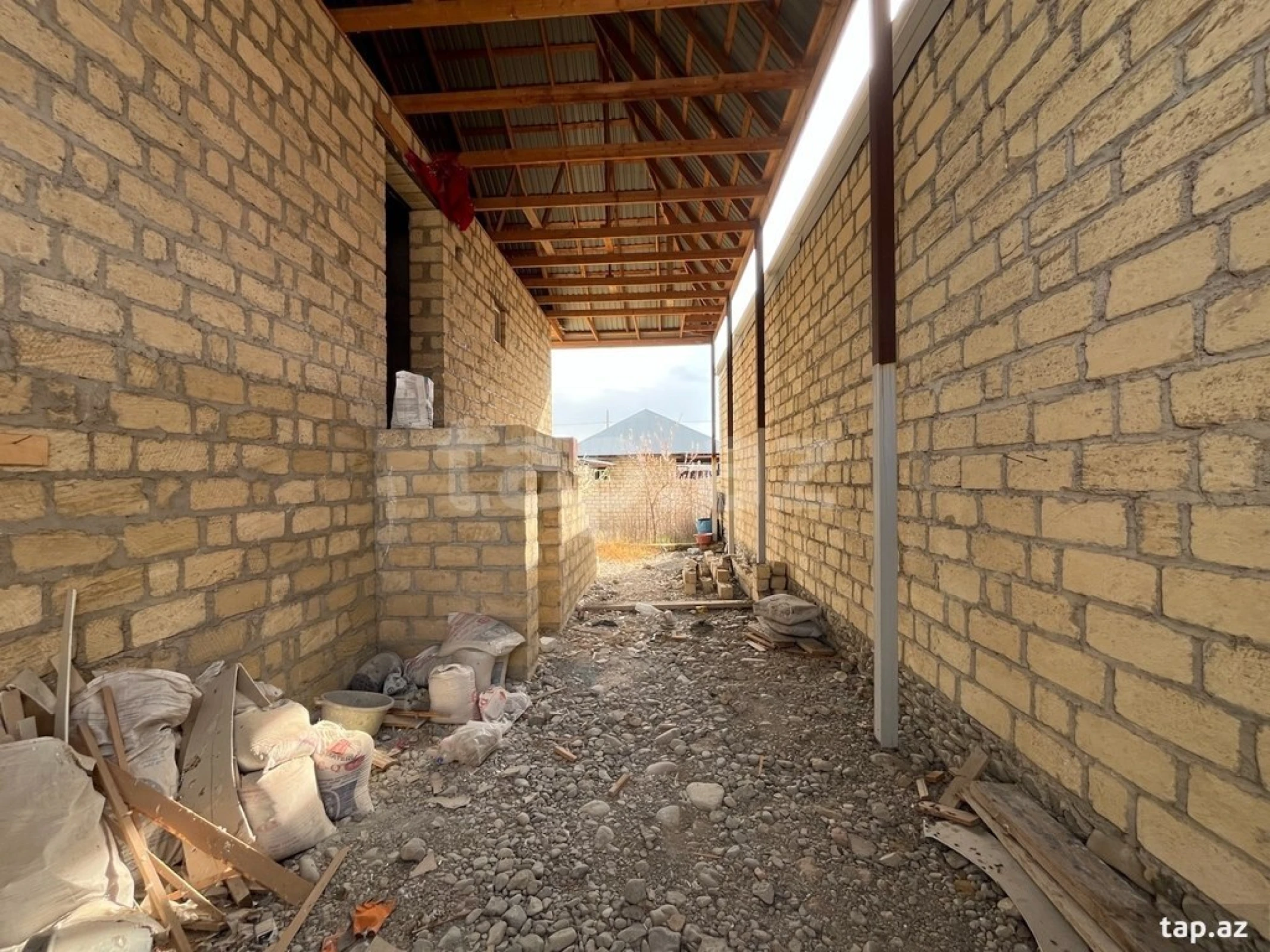 Satılır 4 otaqlı həyət evi