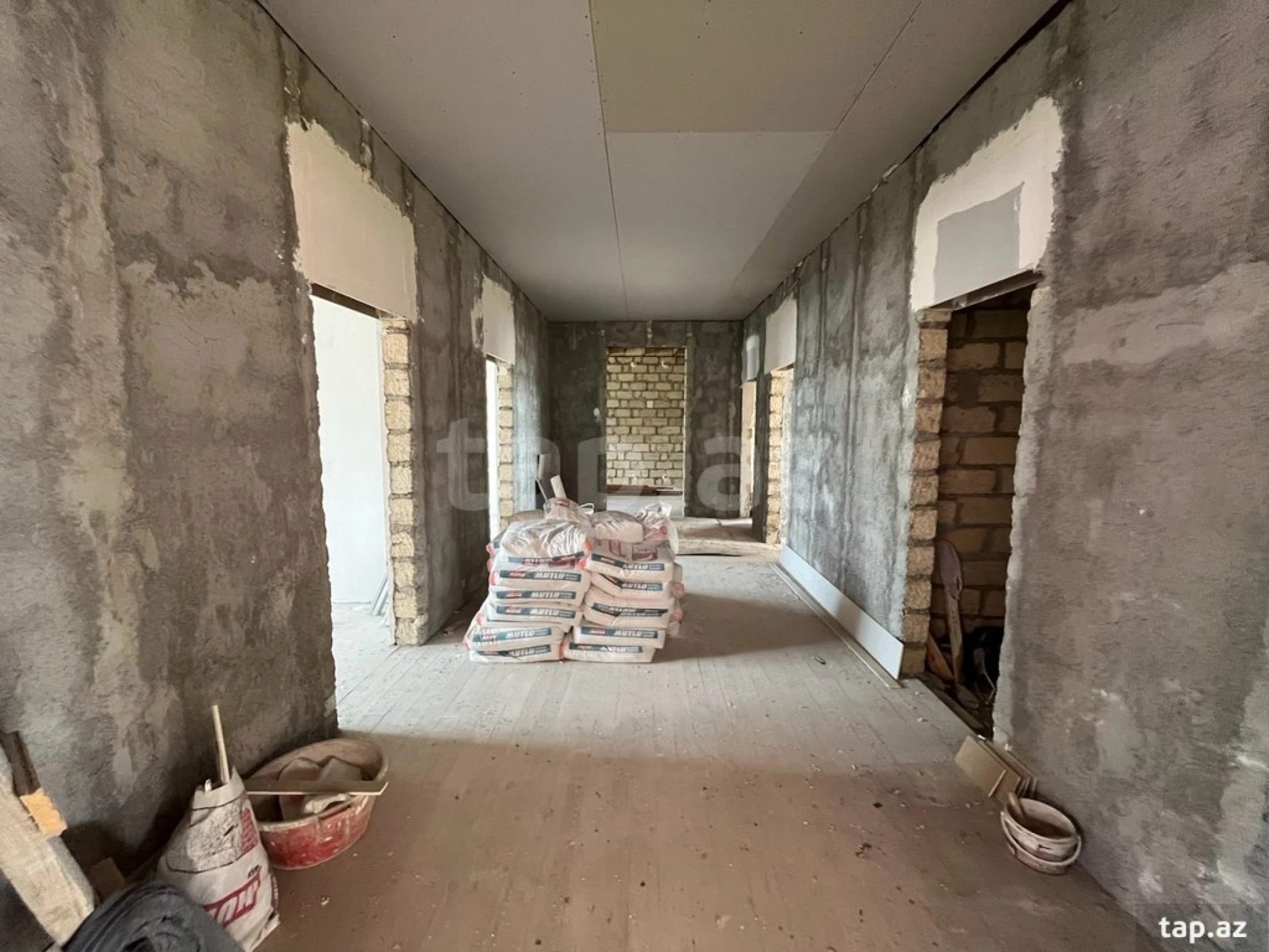 Satılır 4 otaqlı həyət evi