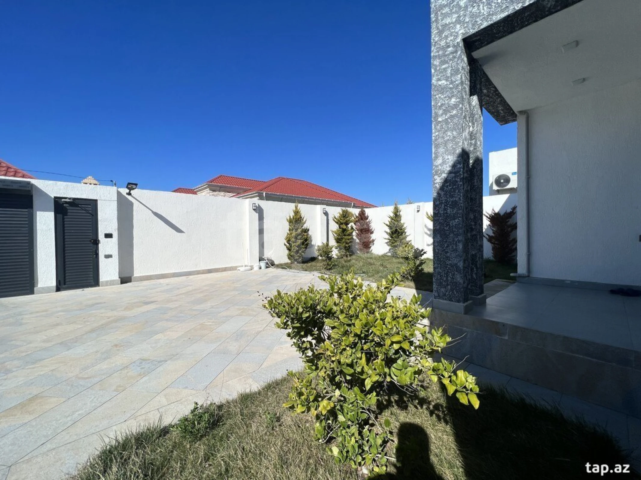 Satılır 4 otaqlı həyət evi