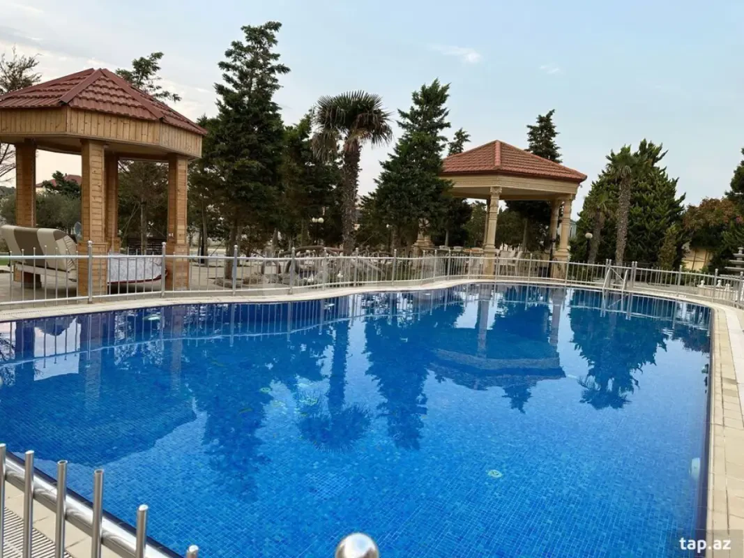Satılır 8 otaqlı həyət evi 500 m²