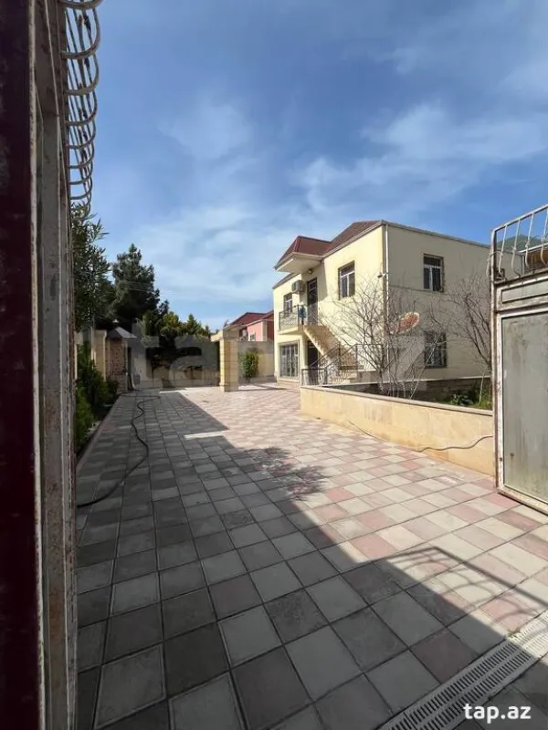 Satılır 5 otaqlı həyət evi