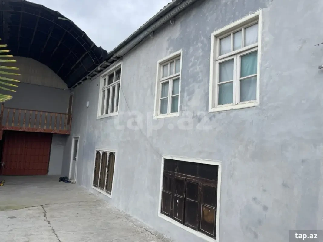 Satılır 6 otaqlı həyət evi 140 m²