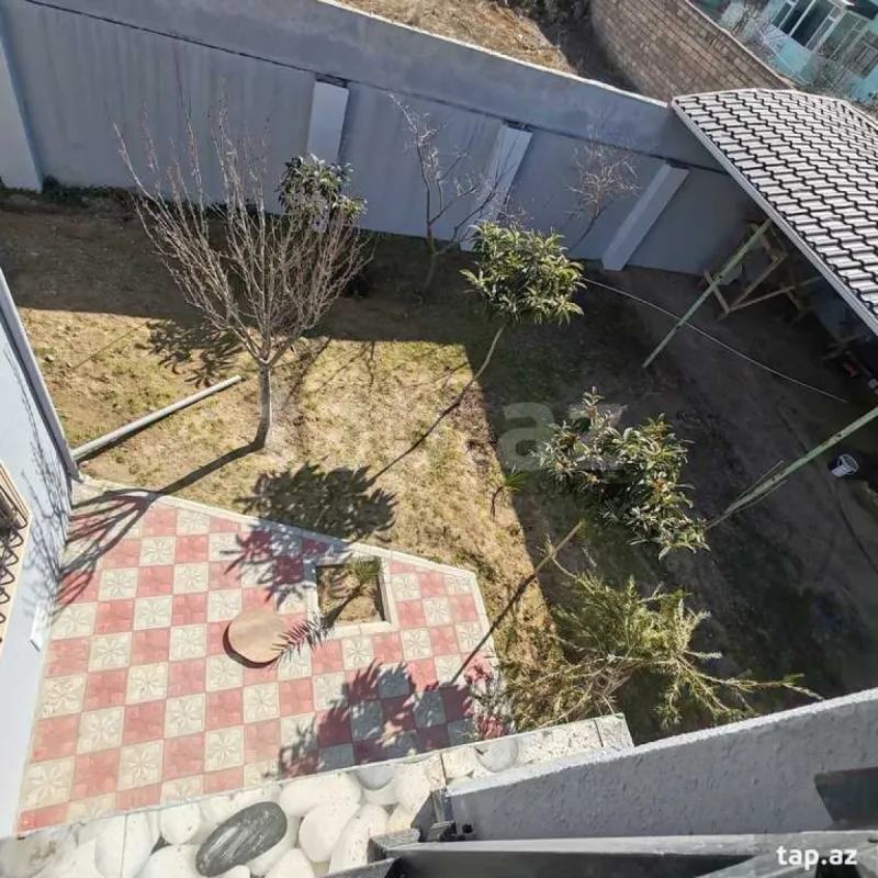Satılır 6 otaqlı həyət evi