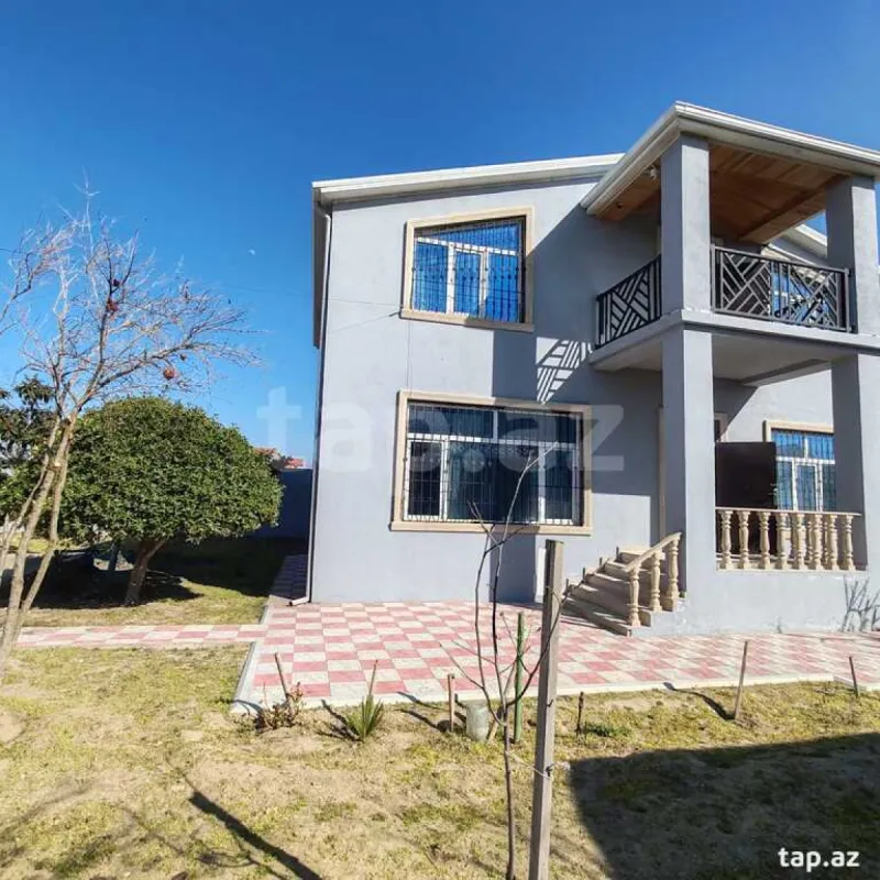 Satılır 6 otaqlı həyət evi