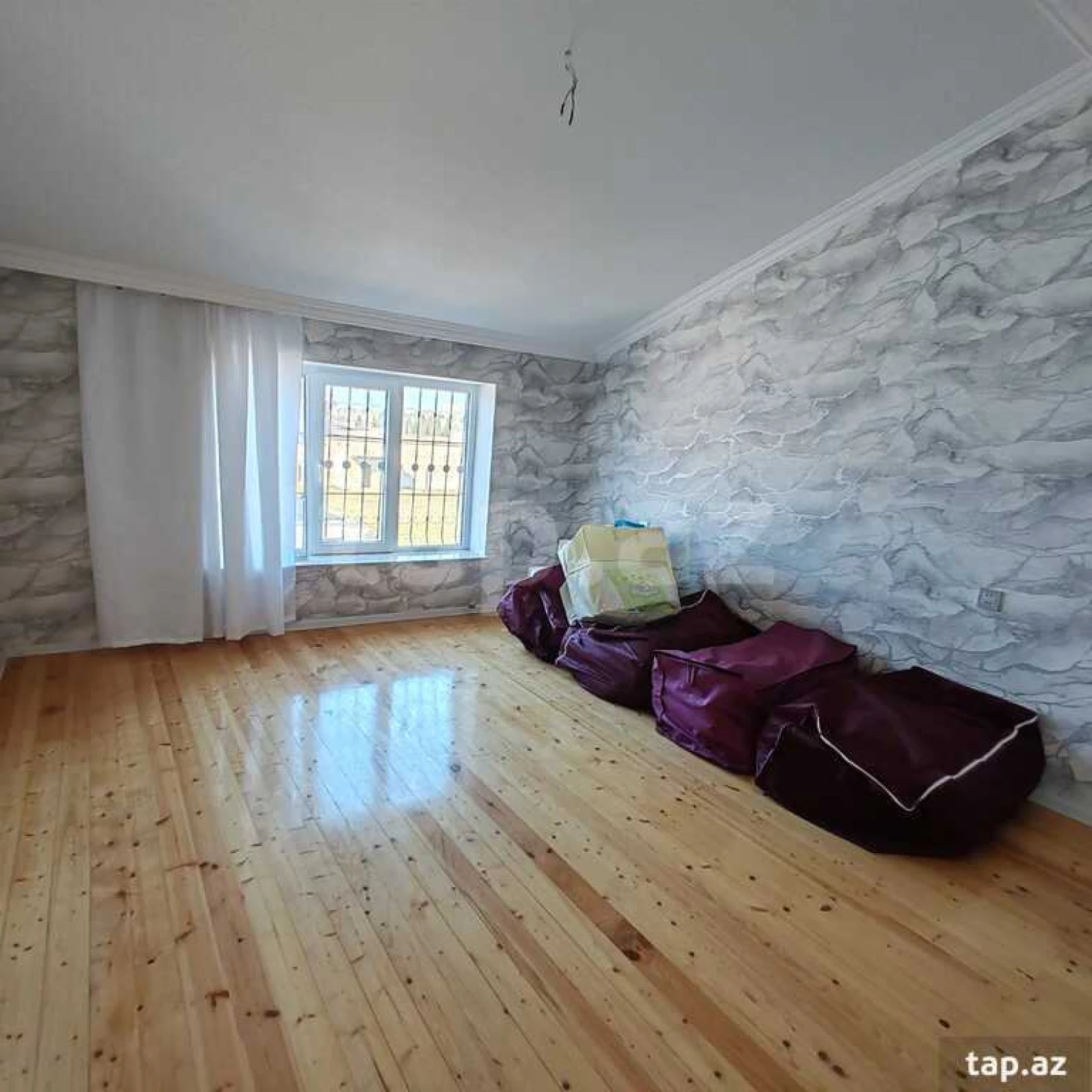 Satılır 6 otaqlı həyət evi