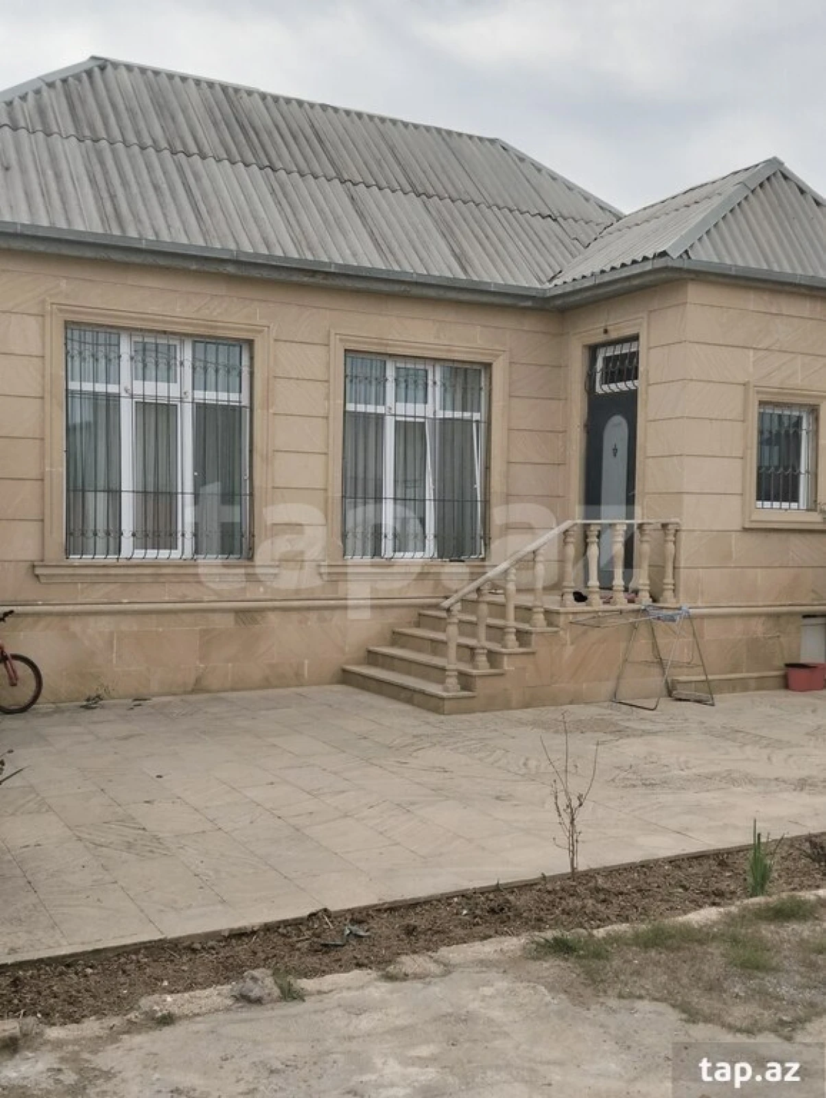 Satılır 5 otaqlı həyət evi