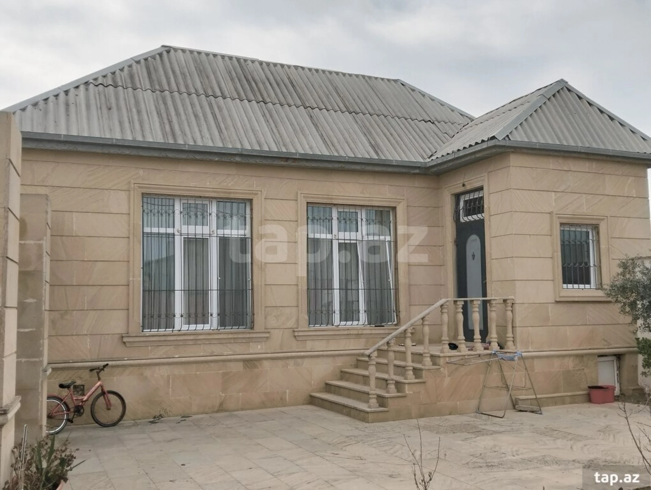 Satılır 5 otaqlı həyət evi