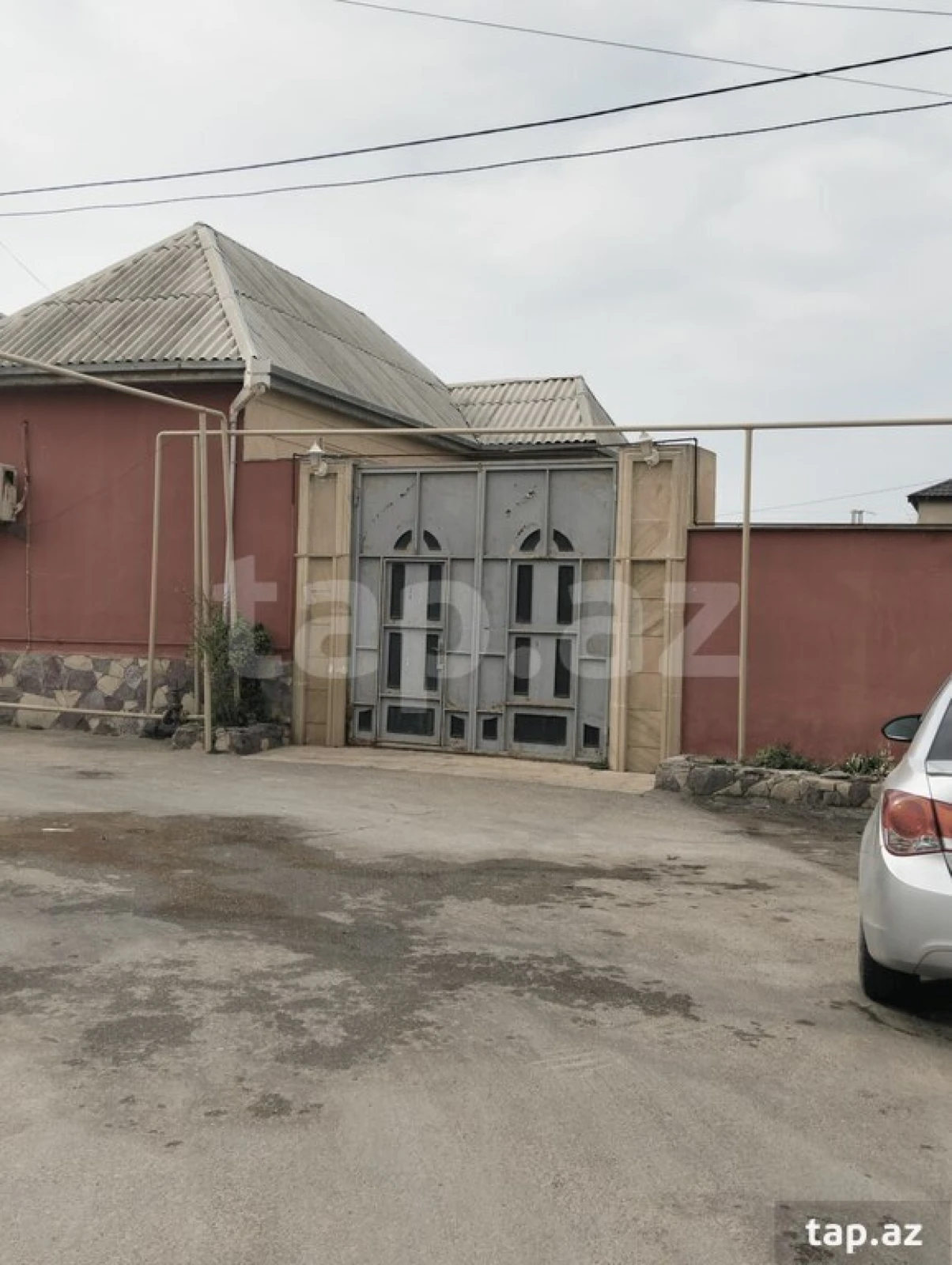 Satılır 5 otaqlı həyət evi