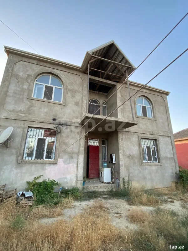 Satılır 5 otaqlı həyət evi