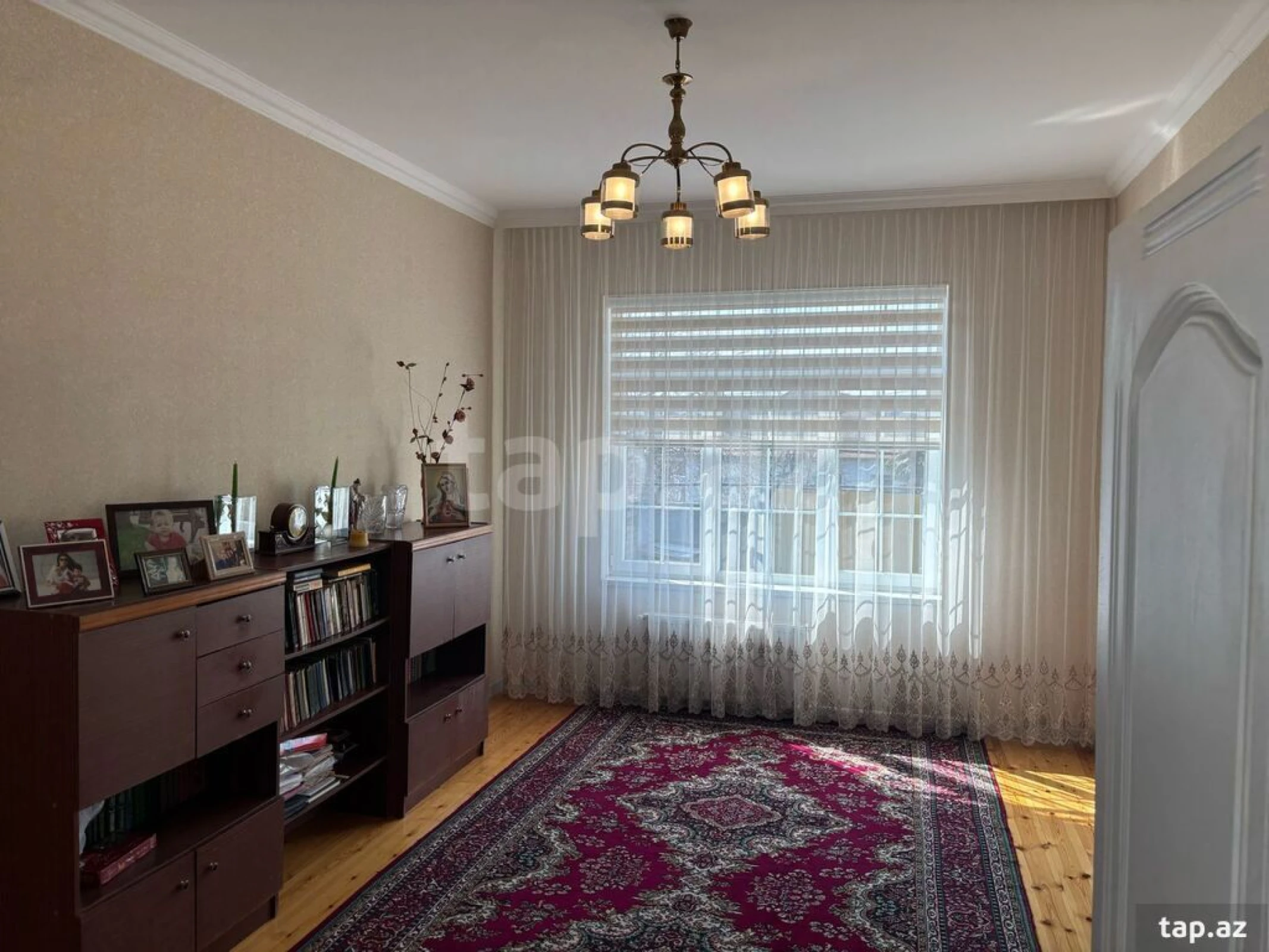 Satılır 8 otaqlı həyət evi