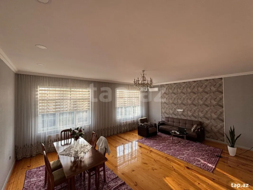 Satılır 8 otaqlı həyət evi