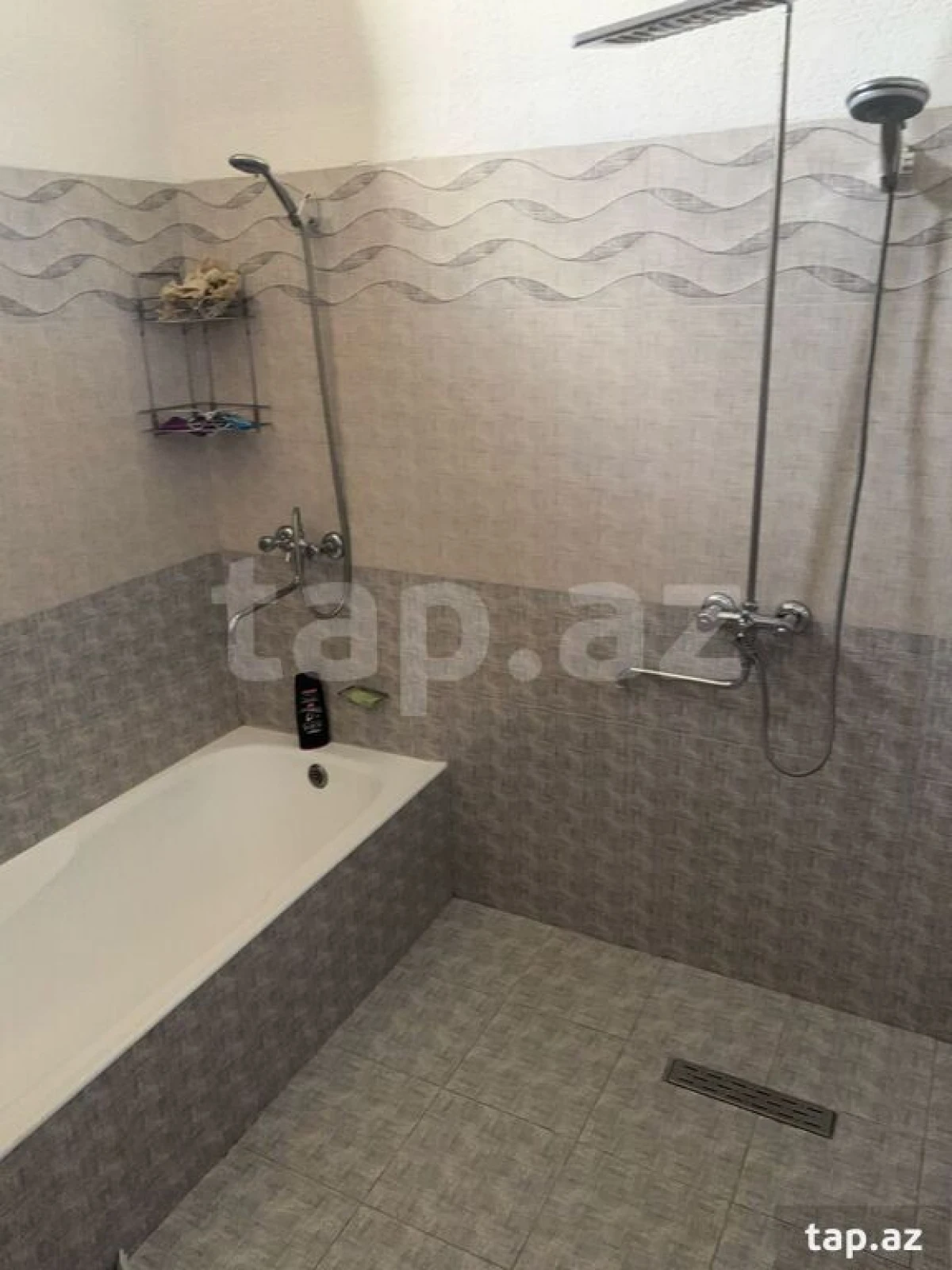 Satılır 8 otaqlı həyət evi