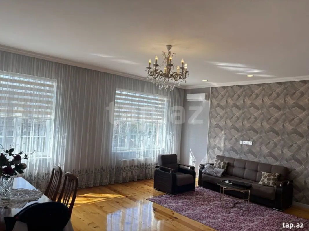Satılır 8 otaqlı həyət evi