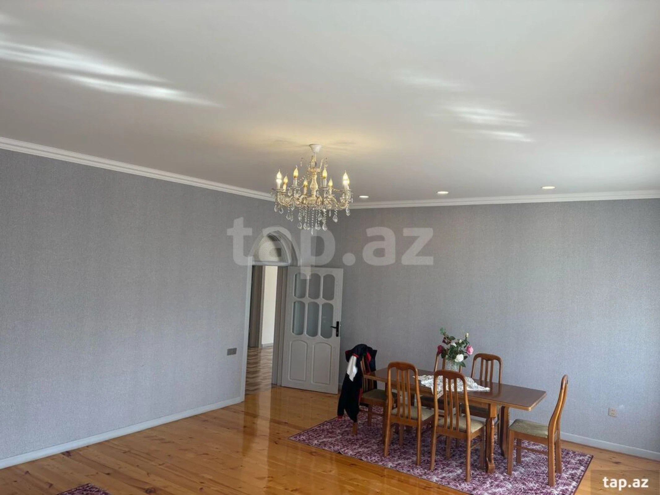 Satılır 8 otaqlı həyət evi