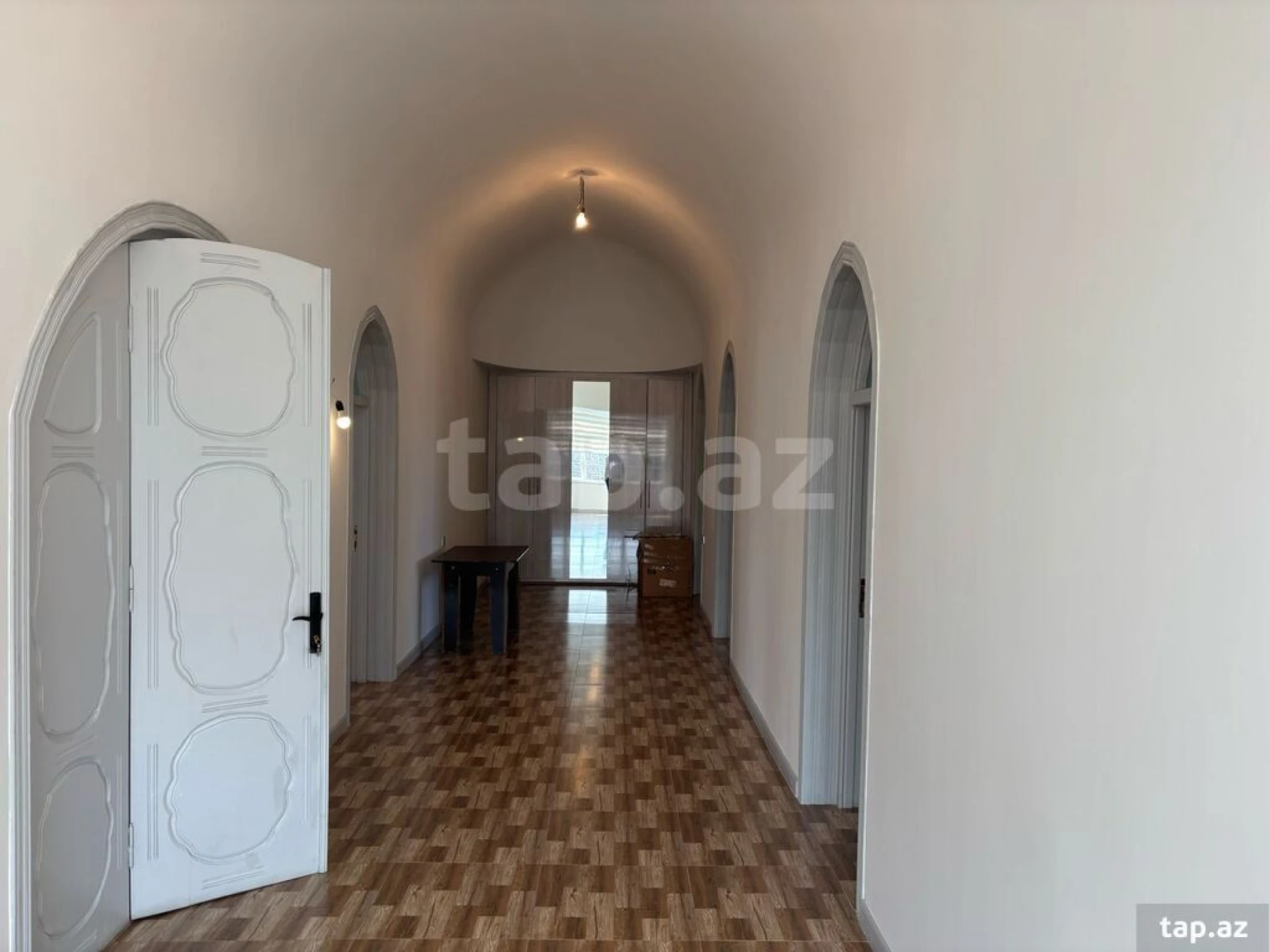 Satılır 8 otaqlı həyət evi