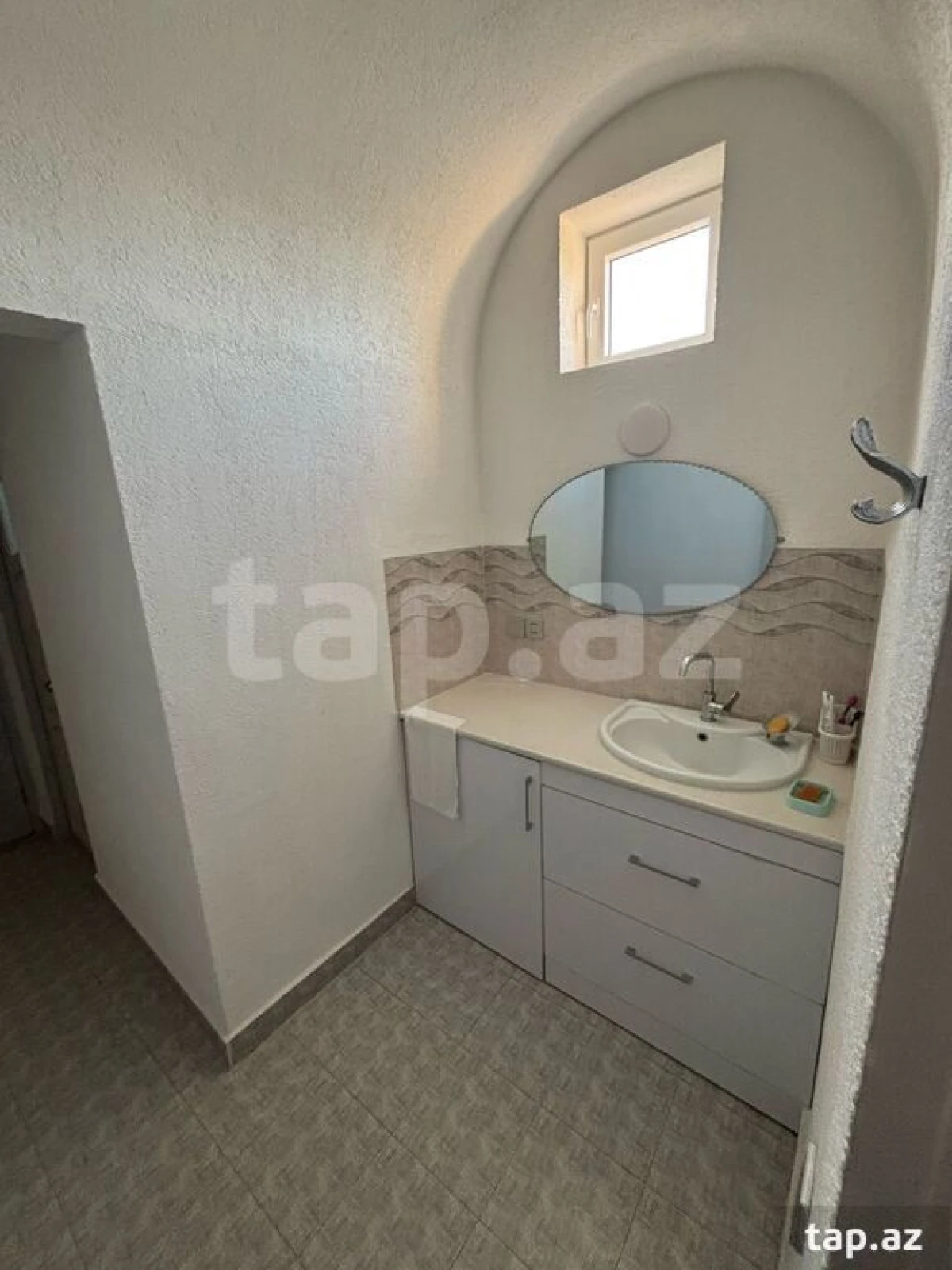 Satılır 8 otaqlı həyət evi