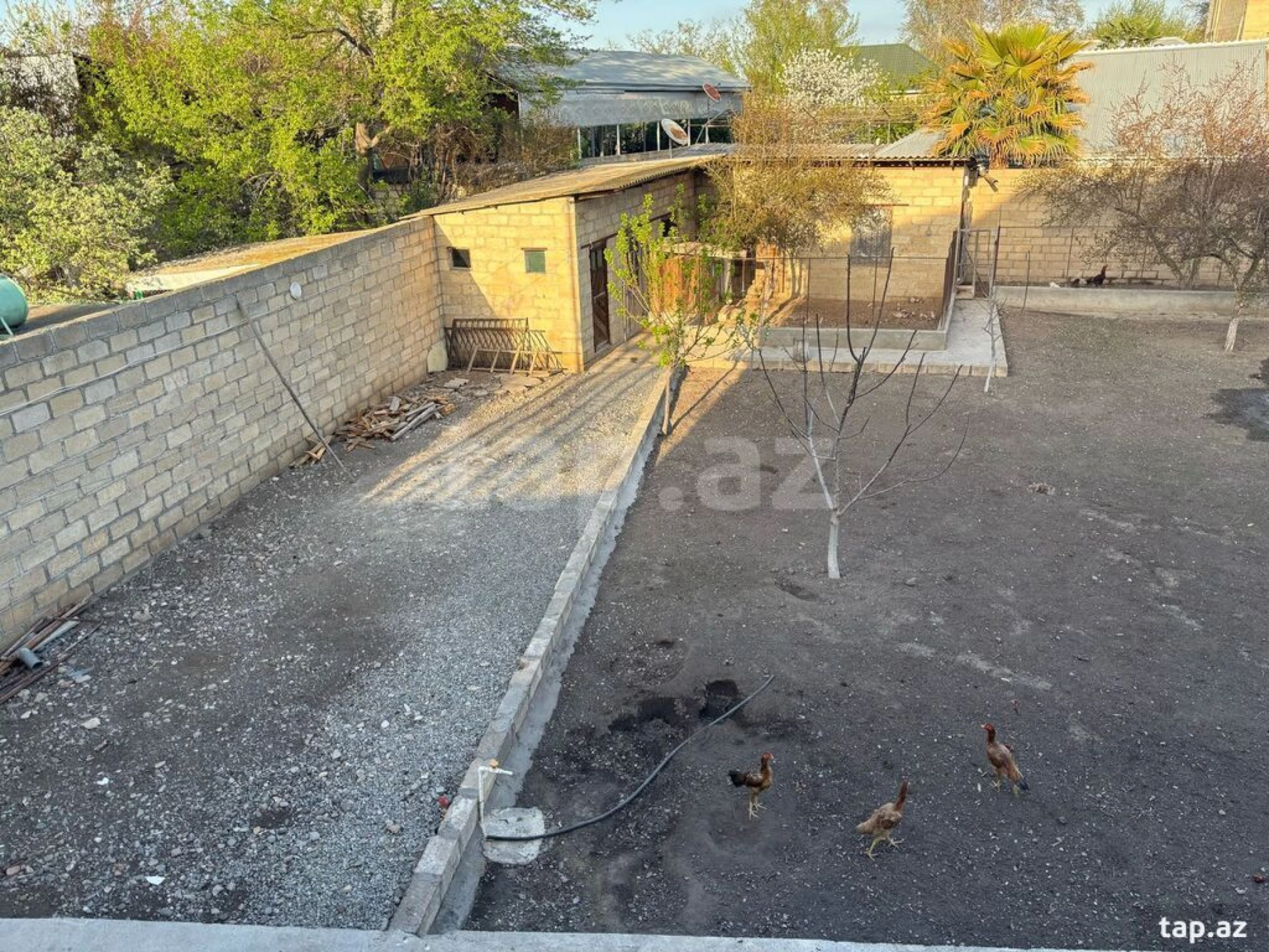 Satılır 8 otaqlı həyət evi