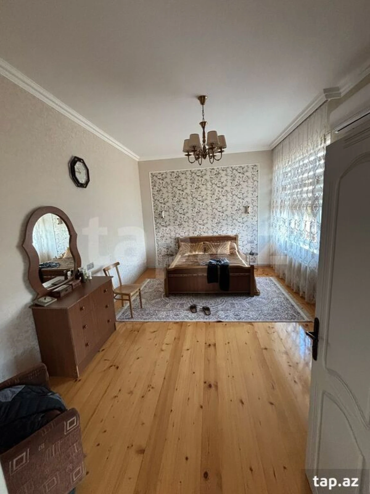 Satılır 8 otaqlı həyət evi