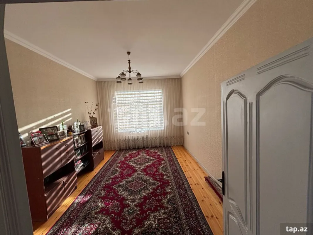 Satılır 8 otaqlı həyət evi