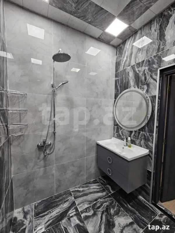 Satılır 5 otaqlı həyət evi