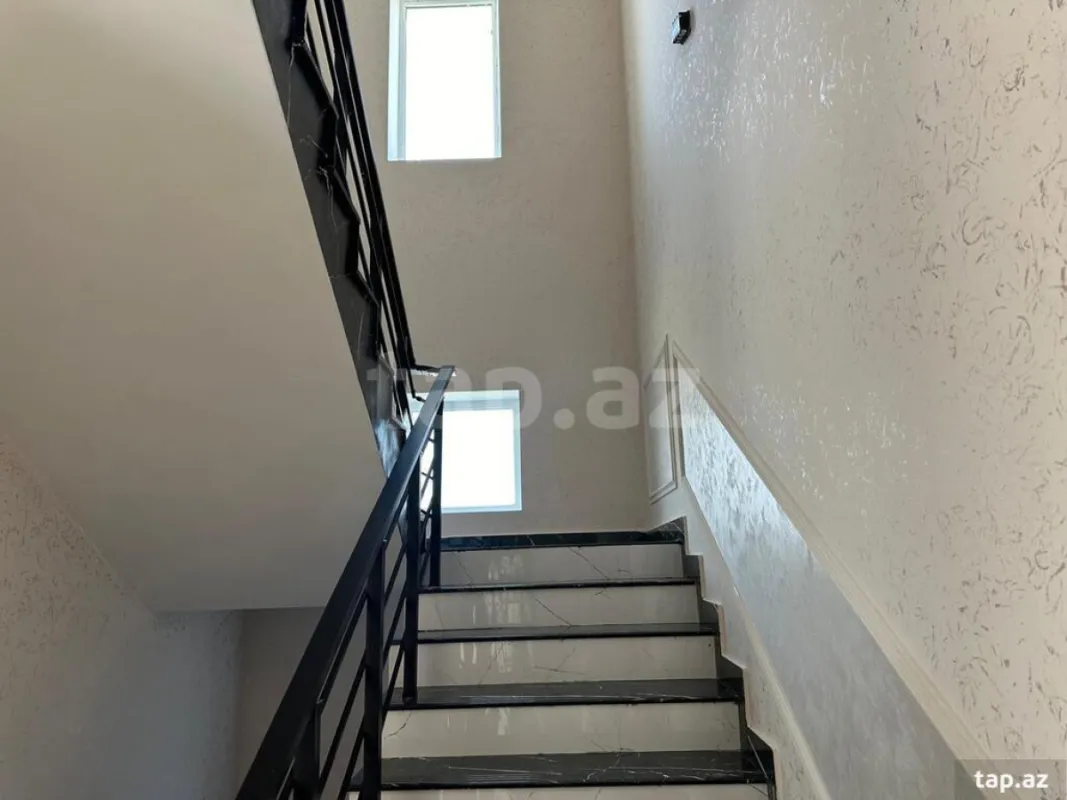 Satılır 6 otaqlı həyət evi 330 m²