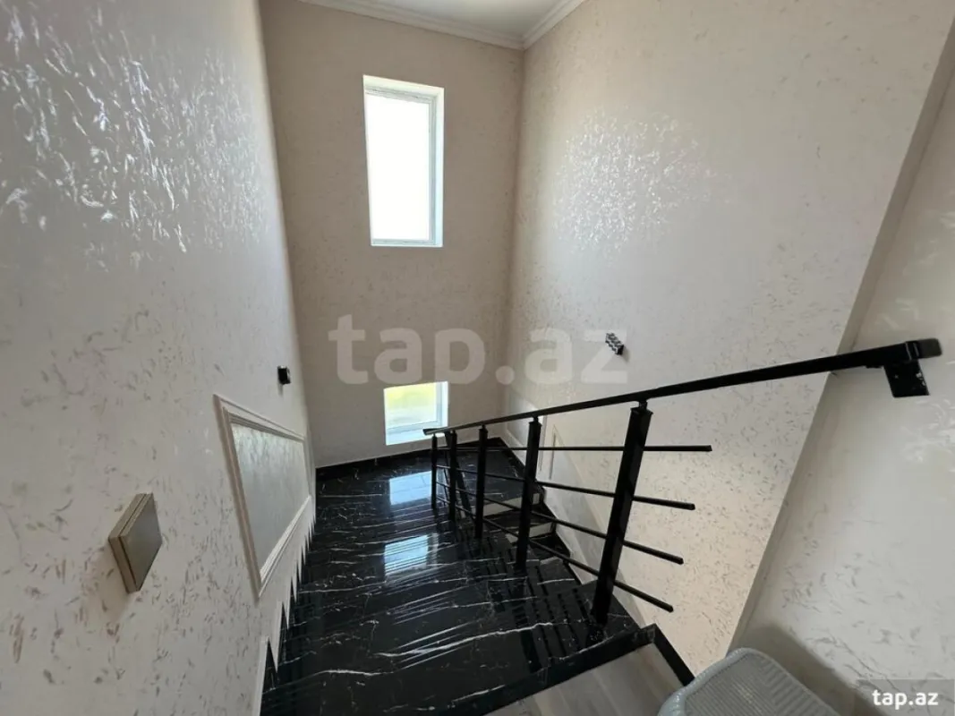 Satılır 6 otaqlı həyət evi 330 m²
