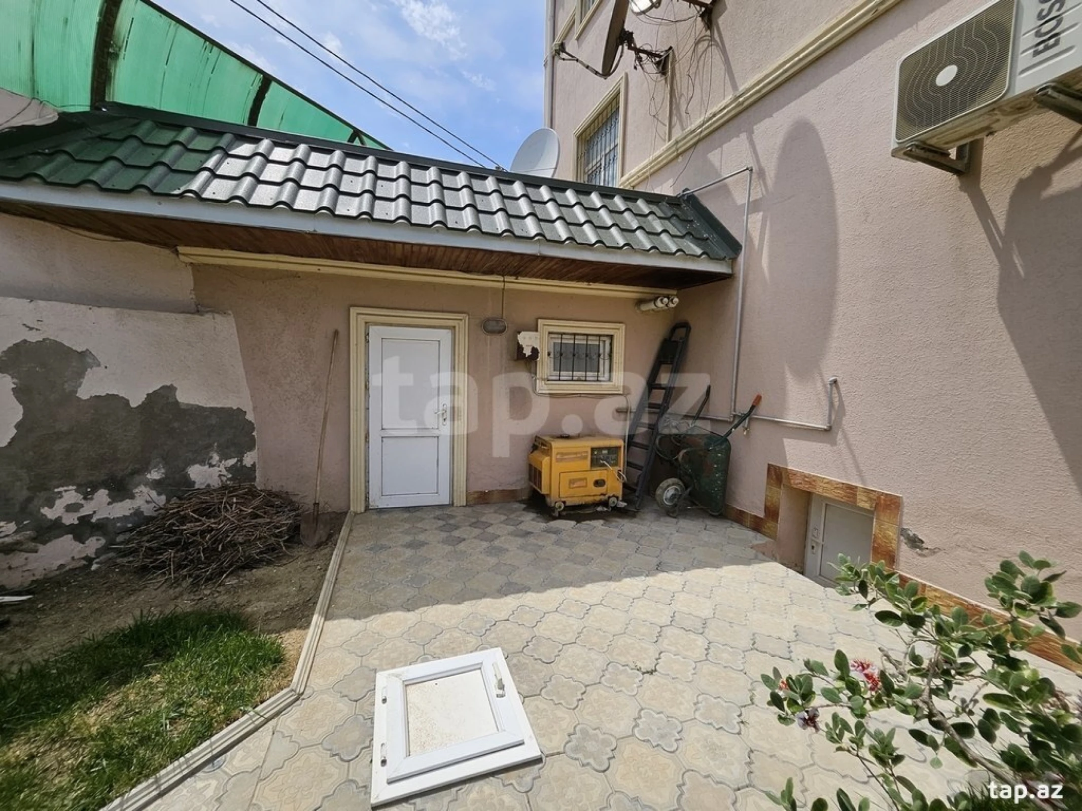 Satılır 5 otaqlı həyət evi