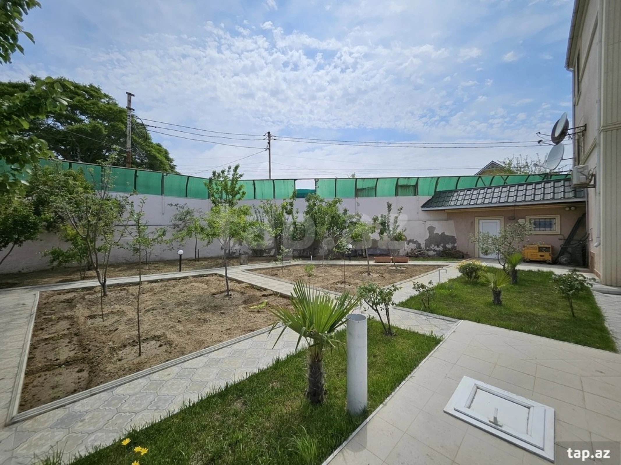 Satılır 5 otaqlı həyət evi