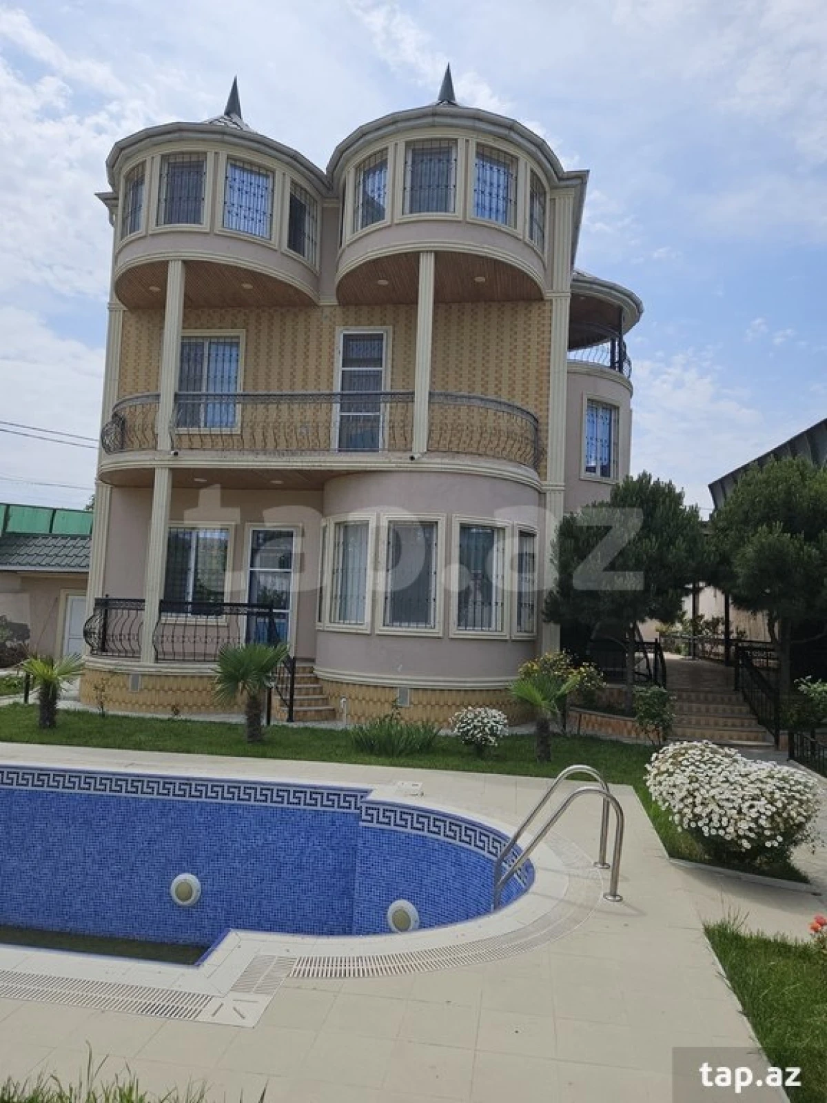 Satılır 5 otaqlı həyət evi