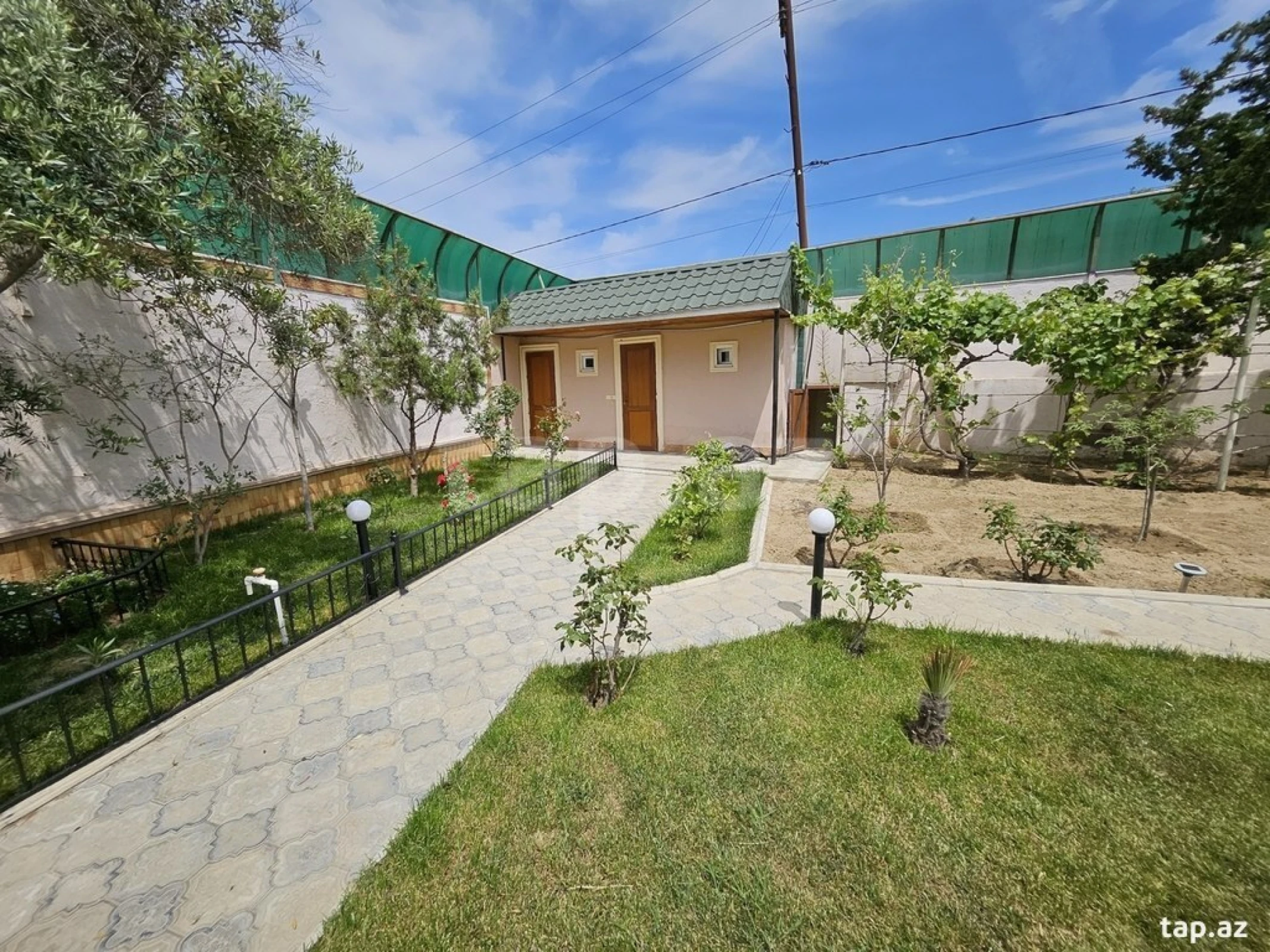 Satılır 5 otaqlı həyət evi