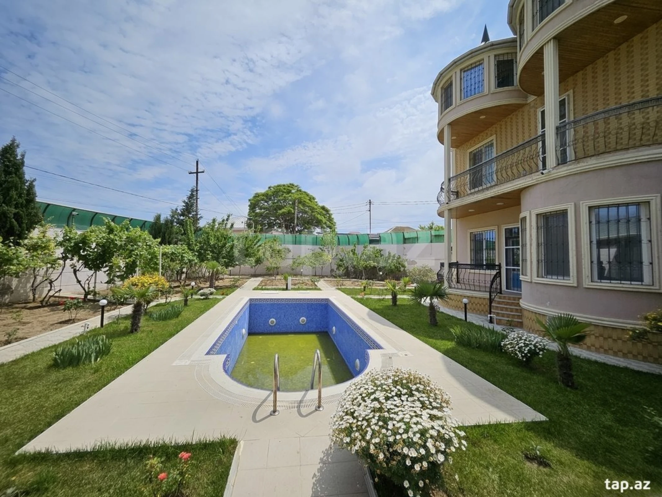 Satılır 5 otaqlı həyət evi