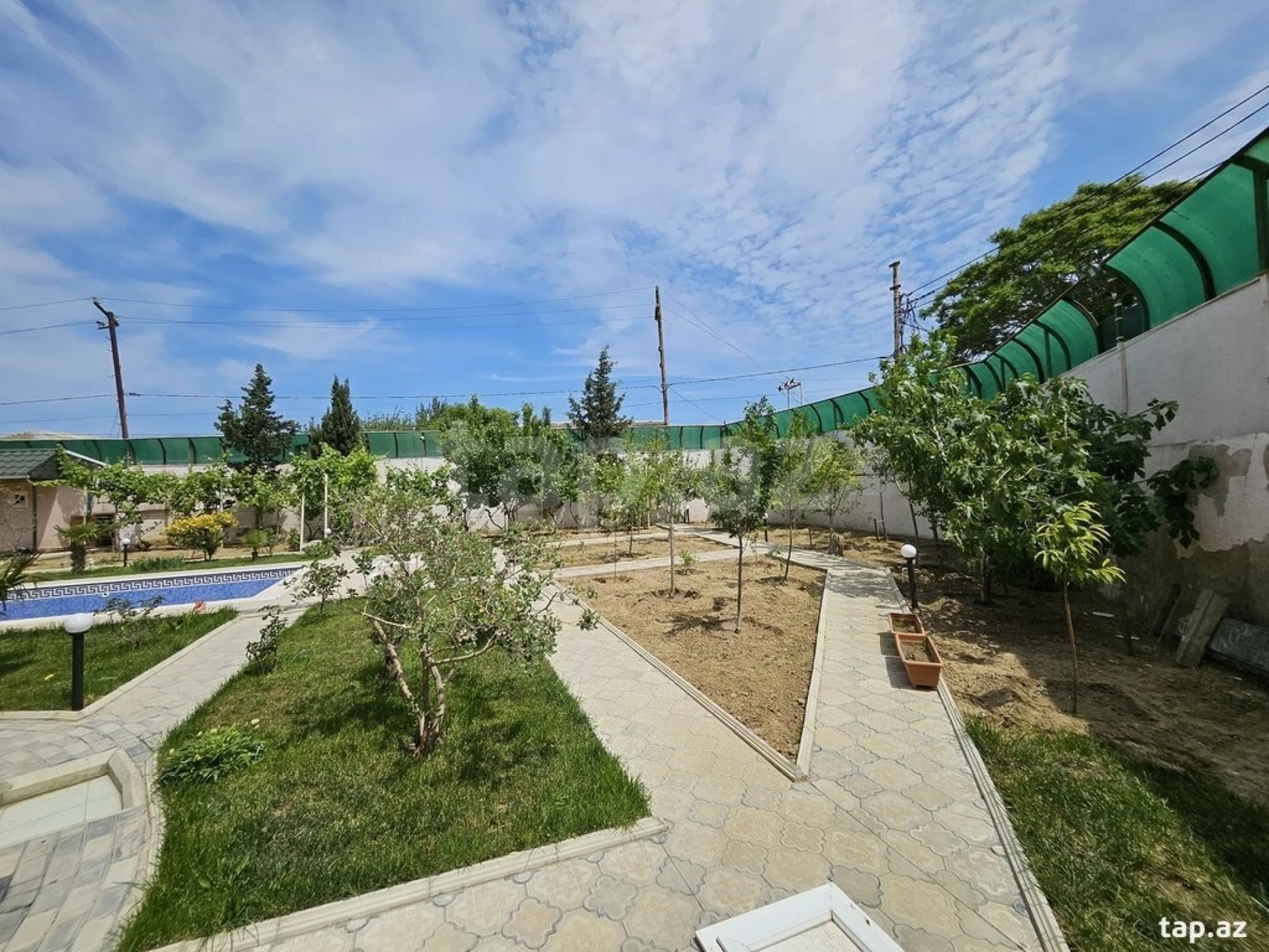 Satılır 5 otaqlı həyət evi