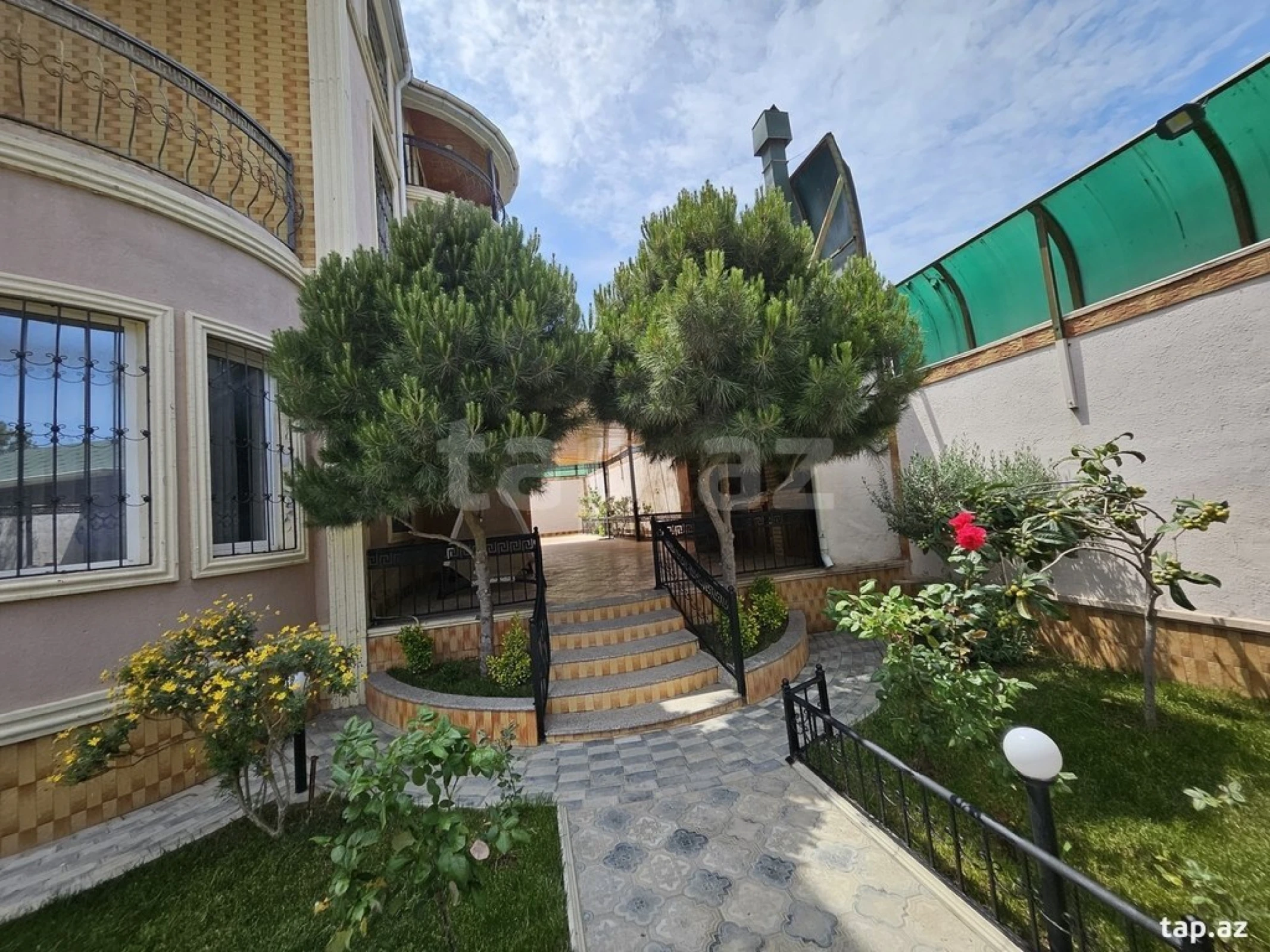 Satılır 5 otaqlı həyət evi