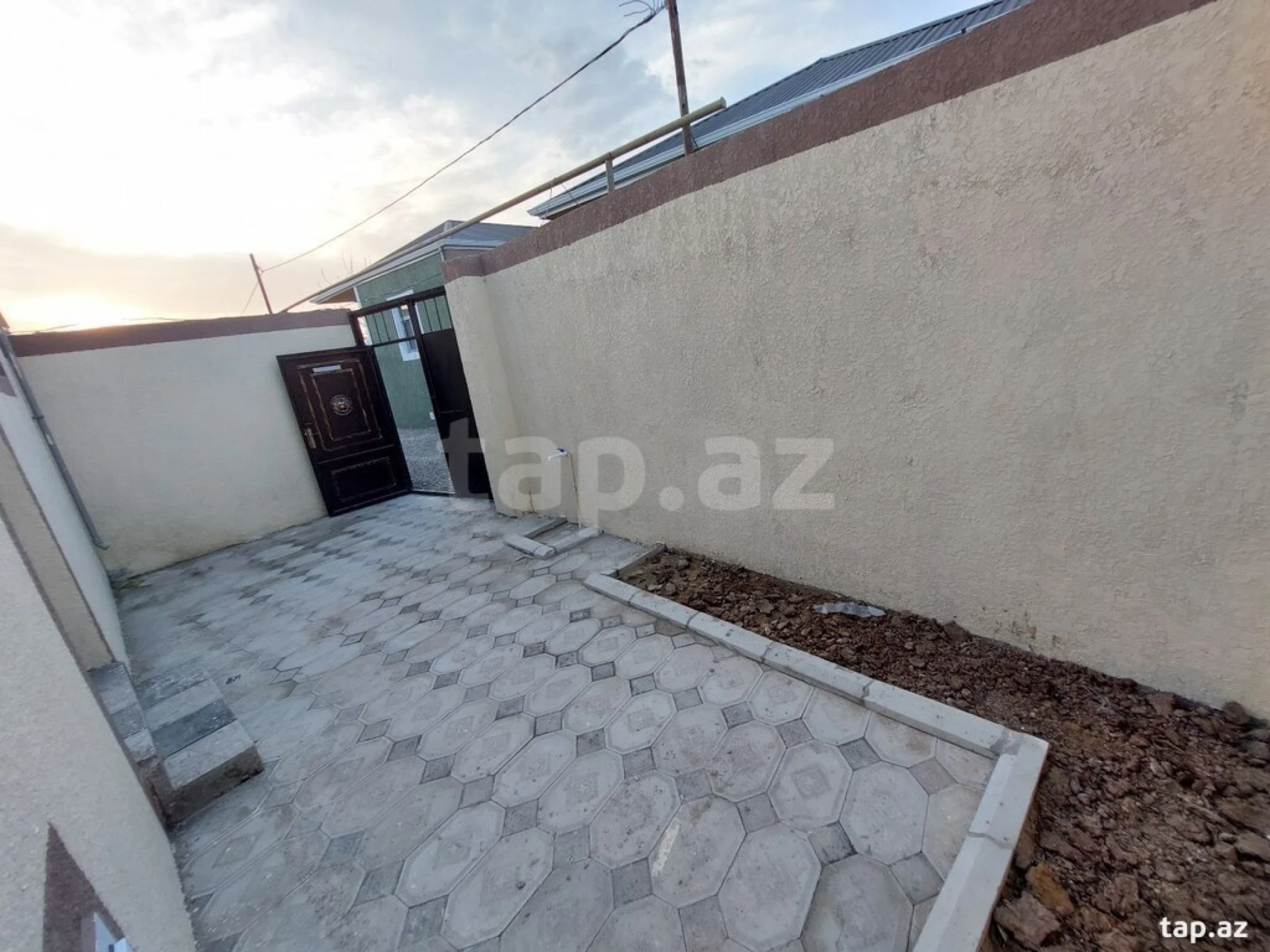 Satılır 3 otaqlı həyət evi