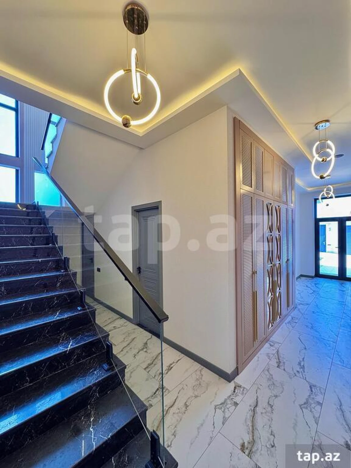 Satılır 5 otaqlı həyət evi