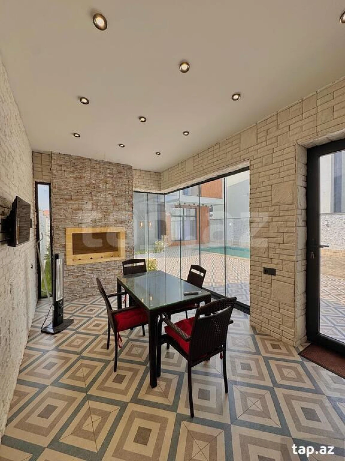 Satılır 5 otaqlı həyət evi