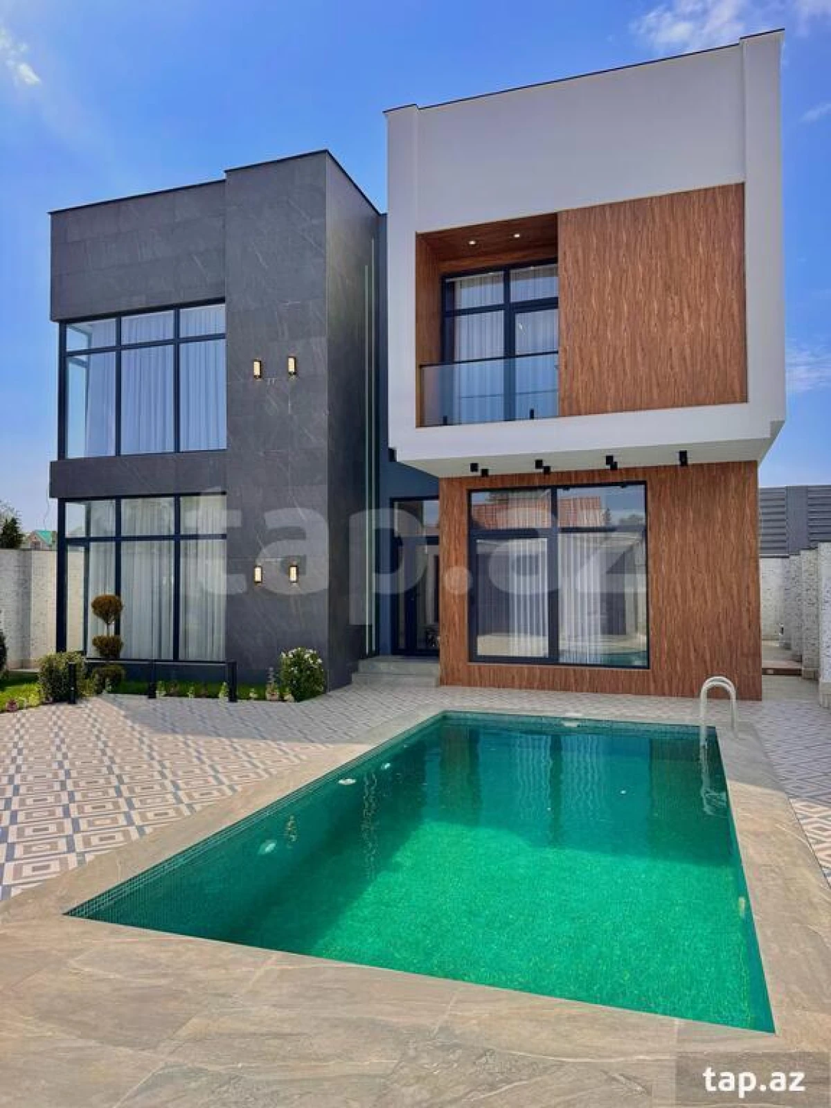 Satılır 5 otaqlı həyət evi