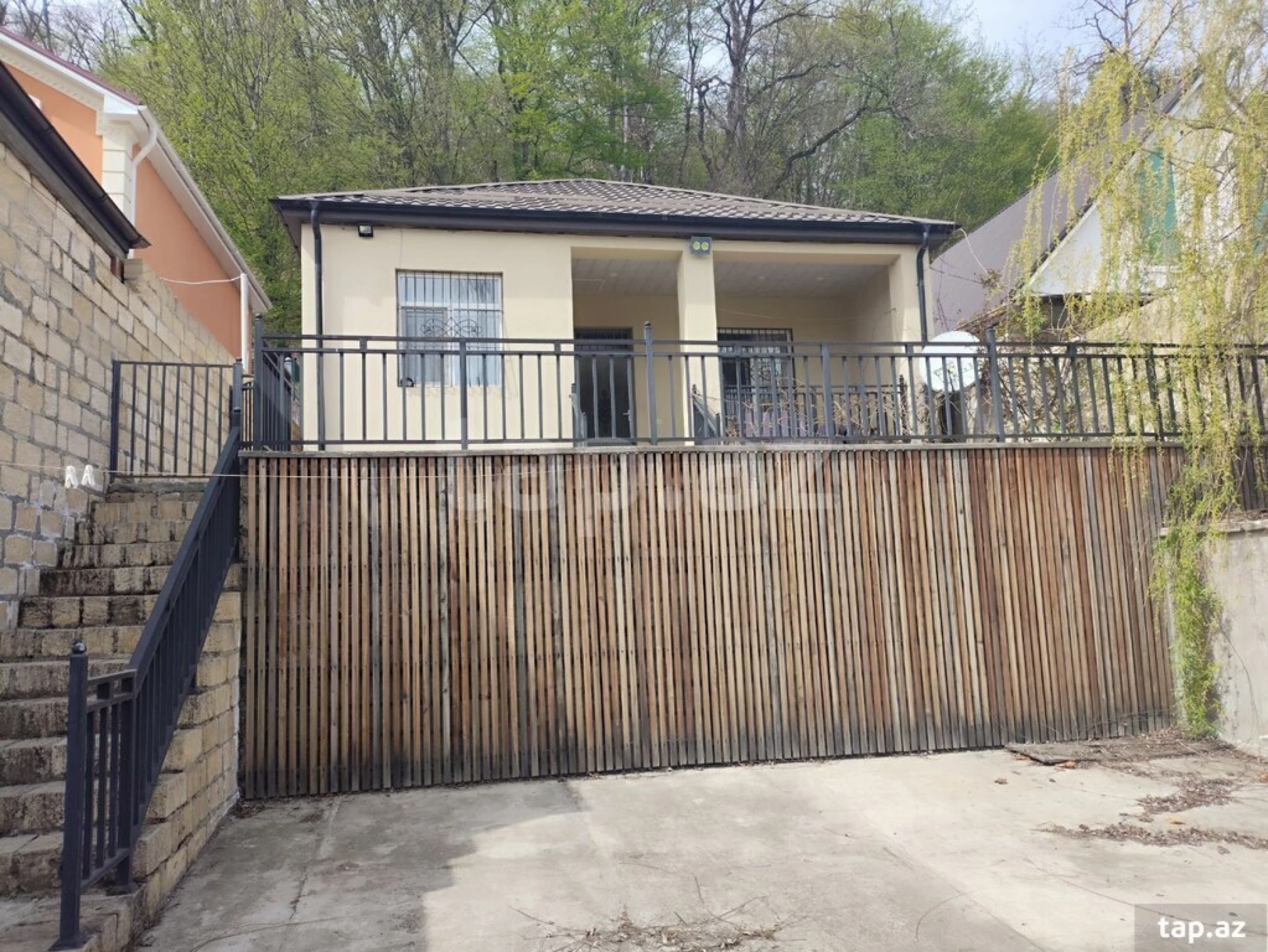 Satılır 3 otaqlı həyət evi