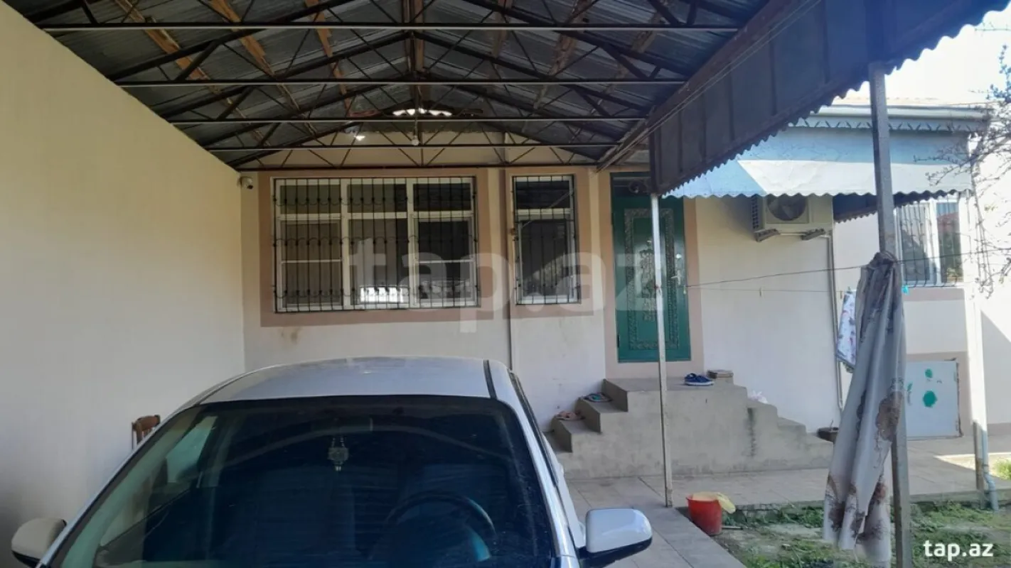 Satılır 4 otaqlı həyət evi